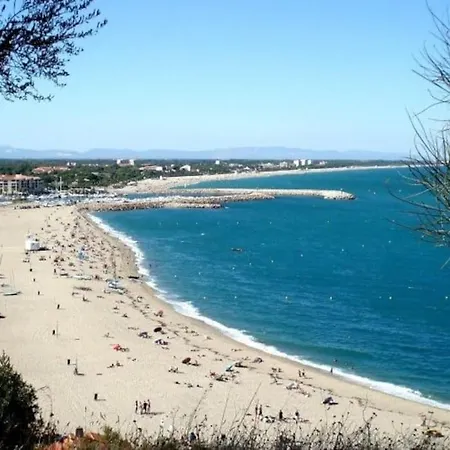 Proche Des Plages De L' Espagne Et Montagnes Le Boulou